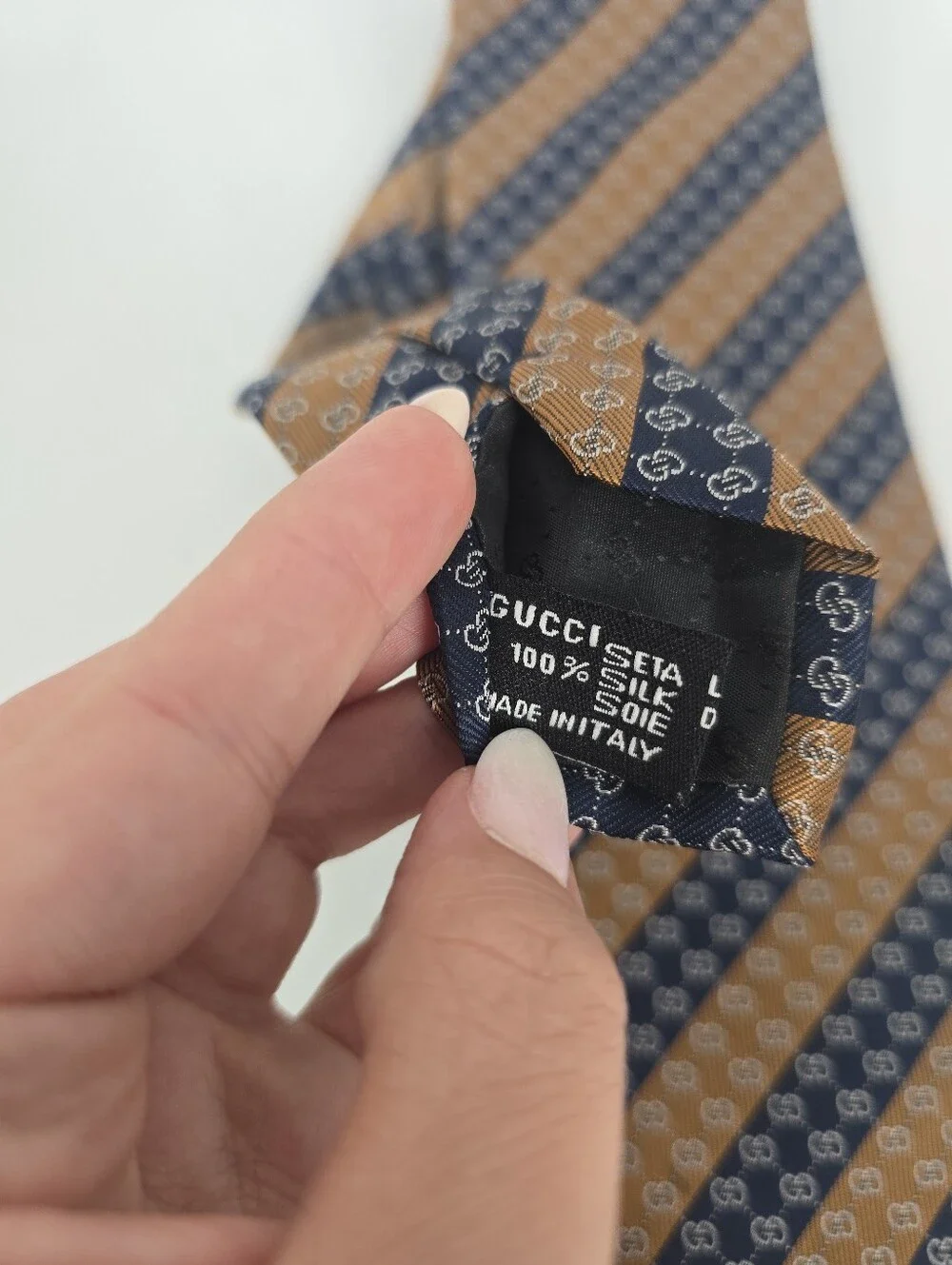 Gucci Men's Tan Blue Logo Horizontal Stripe Silk Tie